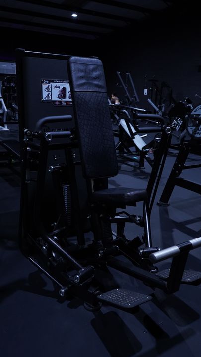 Seated chest press machine with black pads