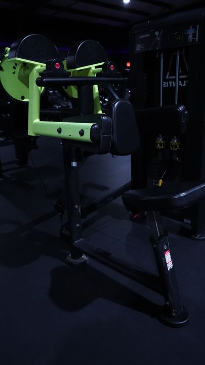 Prime machine with green arms and a black seat