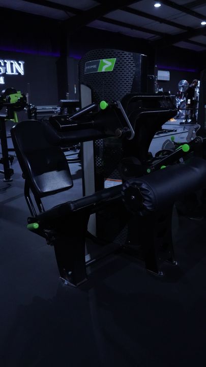 Prime plate loaded machine with roller pad and green trim