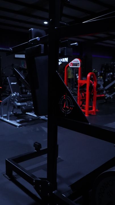 Black plate loaded frame with red machines behind
